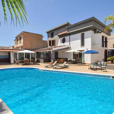 Holiday home Awesome In *
